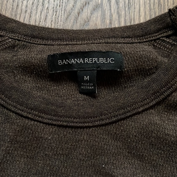 Brown Banana Republic crew neck - Picture 2 of 4